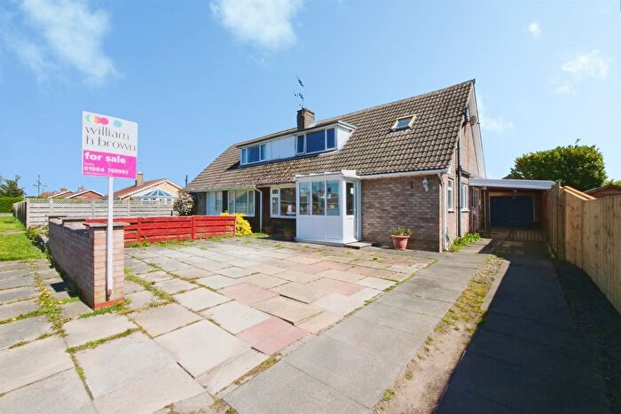 3 Bedroom Semi-Detached Bungalow For Sale In Chiltern Way, Huntington, York, YO32