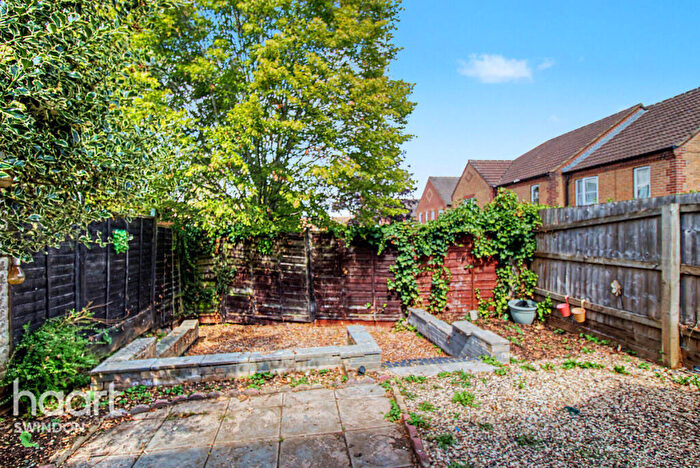 3 Bedroom Semi-Detached House To Rent In Kingham Close, Chippenham, SN14