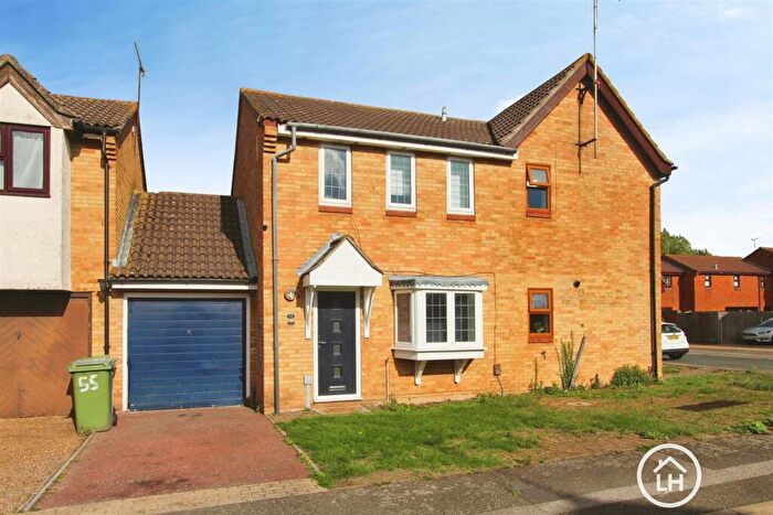3 Bedroom Semi-Detached House For Sale In Merleburgh Drive, Kemsley, Sittingbourne, ME10