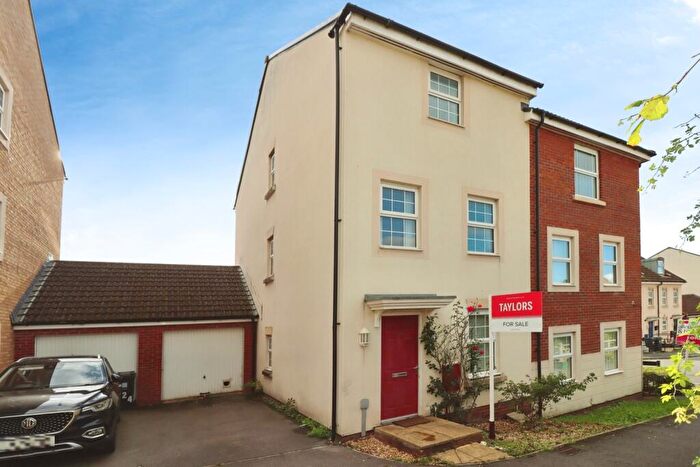 4 Bedroom Town House For Sale In Normandy Drive, Yate, Bristol, Gloucestershire, BS37