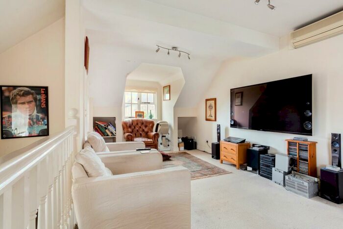 3 Bedroom Apartment To Rent In High Street Handcross, RH17