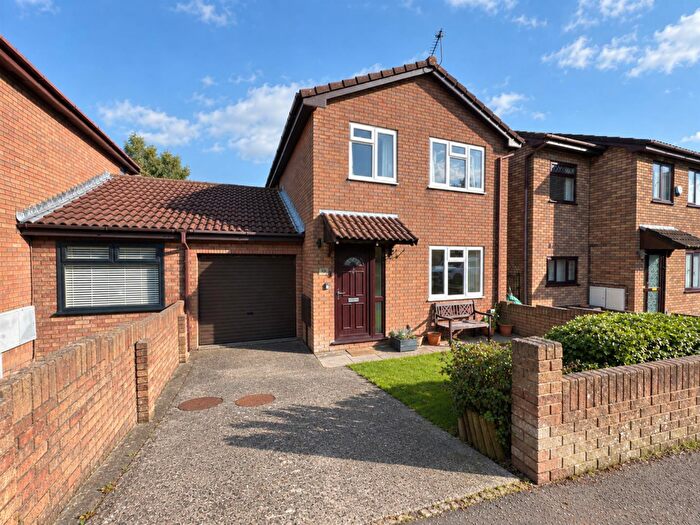 3 Bedroom Link Detached House For Sale In Woodham Park, Barry, CF62