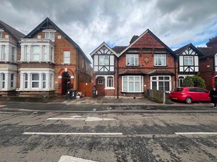 2 Bedroom Maisonette To Rent In Sewardstone Road, Waltham Abbey, EN9