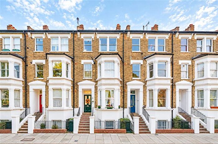 1 Bedroom Flat For Sale In Goodwin Road, Shepherd's Bush, W12