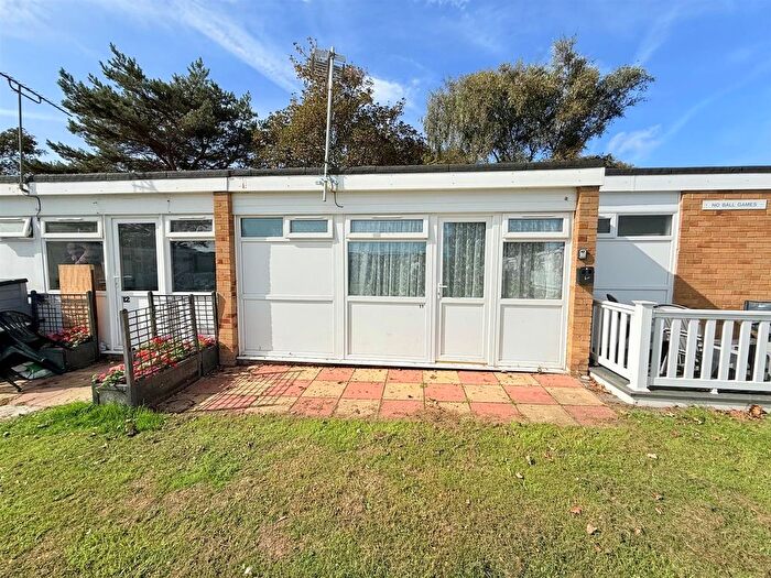2 Bedroom Chalet For Sale In Beach Road, Hemsby, NR29
