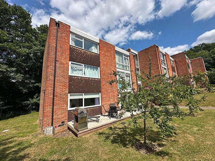 2 Bedroom Flat For Sale In Truss Hill Road, Ascot, SL5