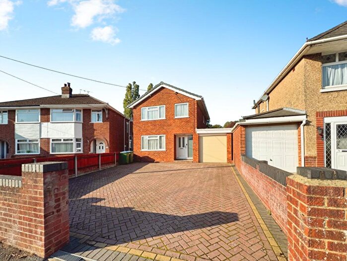 3 Bedroom Detached House To Rent In Brookwood Road, SO16