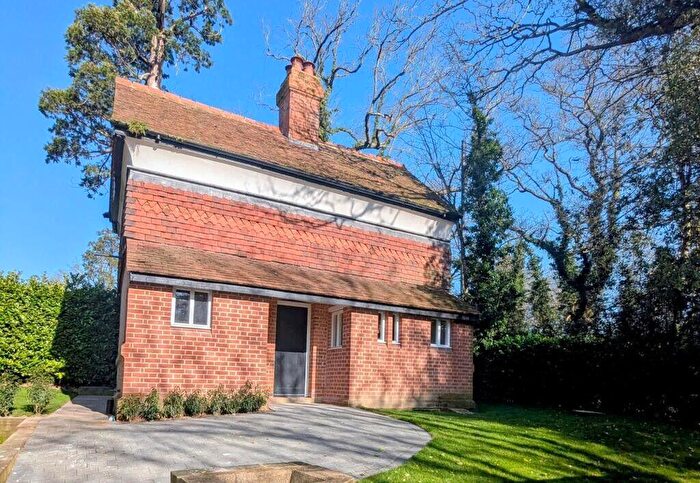 2 Bedroom Detached House To Rent In Brookshill, Harrow Weald, HA3