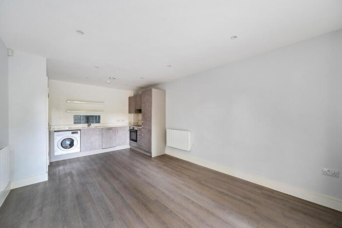 1 Bedroom Apartment For Sale In Maybury Road, Woking, Surrey, GU21
