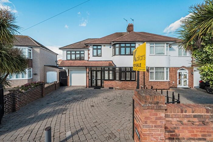 5 Bedroom Semi-Detached House For Sale In Sandhurst Road, Bexley, Kent, DA5