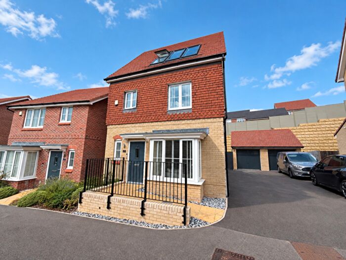 4 Bedroom Detached House For Sale In Fedora Way, Houghton Regis, LU5