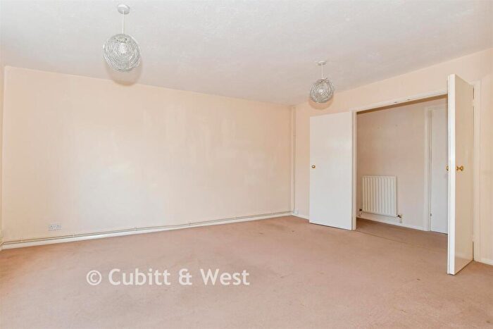 2 Bedroom Flat For Sale In Castle Close, Reigate, Surrey, RH2