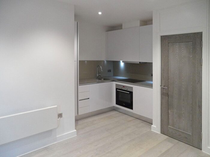 1 Bedroom Flat To Rent In The Coppice, The Grove, Slough, SL1