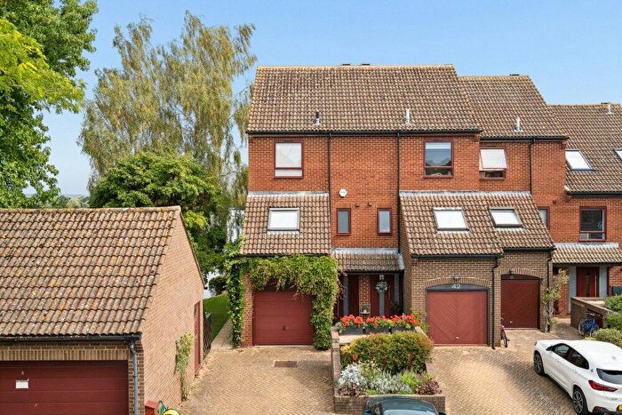 3 Bedroom Property To Rent In Temple Mill Island, Marlow, Berkshire, SL7