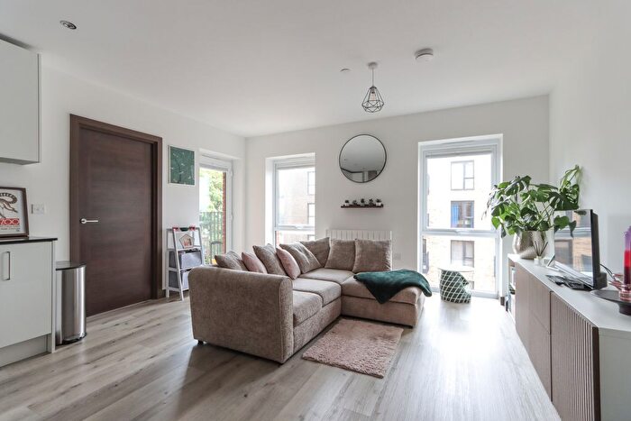 1 Bedroom Flat For Sale In Sydney Road, Watford, Hertfordshire, WD18