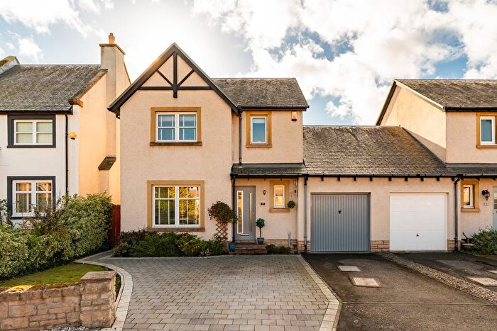 3 Bedroom Link Detached House For Sale In Thornyhall, Dalkeith, EH22