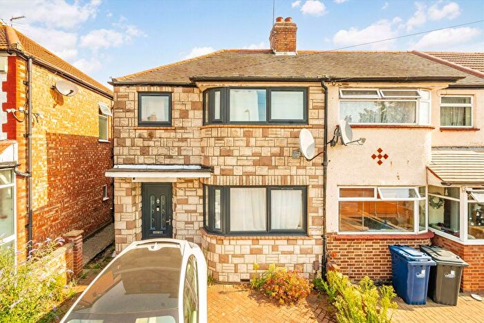 3 Bedroom Property To Rent In Woodhouse Avenue, Perivale, UB6