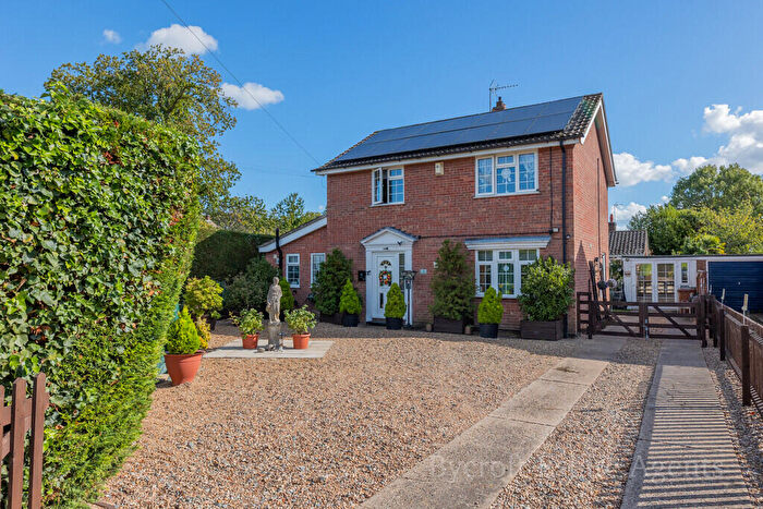 4 Bedroom Detached House For Sale In Rollesby Gardens, Rollesby, NR29