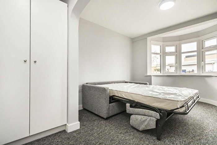 Studio To Rent In Main Street, Hanworth, TW13
