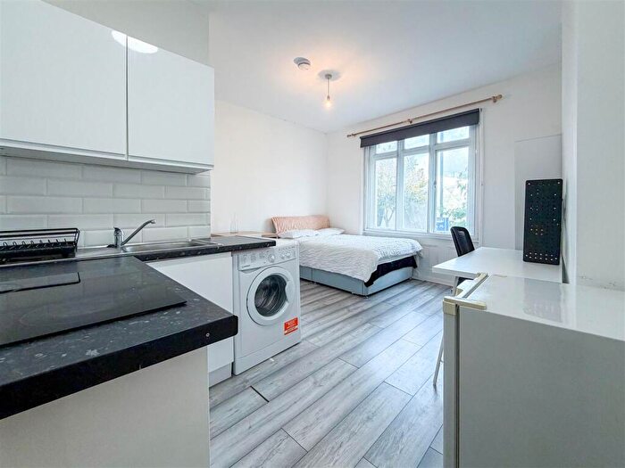 Studio To Rent In Holloway Road, Islington, N7