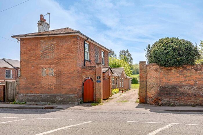3 Bedroom Detached House For Sale In London Road West, Amersham, Buckinghamshire, HP7