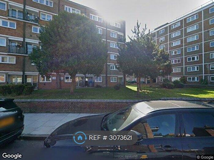 3 Bedroom Flat To Rent In St Saviours Estate, London, SE1