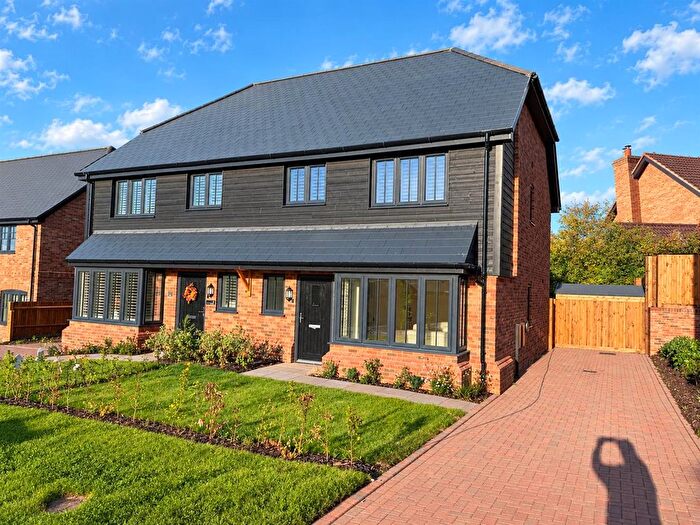 3 Bedroom Semi-Detached House For Sale In Hermitage Lane, Maidstone, ME16