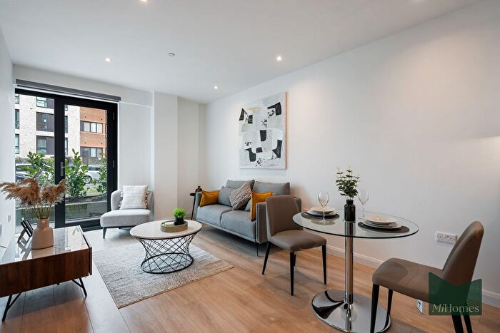 2 Bedroom Flat To Rent In Bath Road, Bath Road, SL1