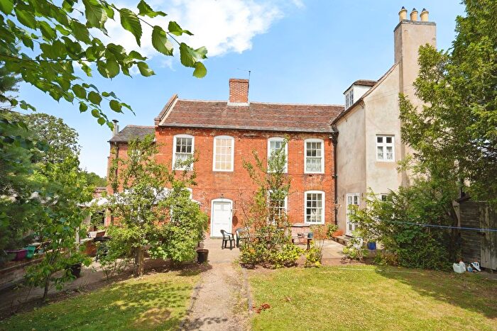 6 Bedroom Link Detached House For Sale In Acresford Road, Overseal, Swadlincote, Derbyshire, DE12