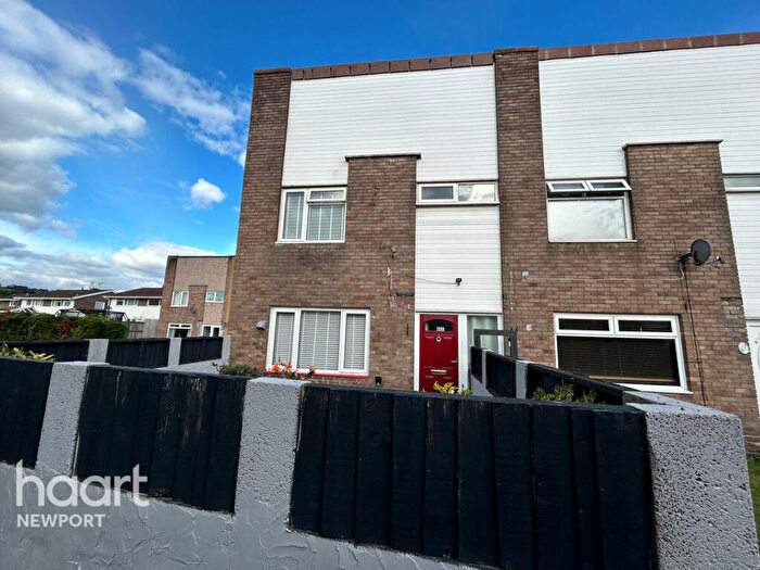 3 Bedroom End Of Terrace House For Sale In Oak Road, Newport, NP10
