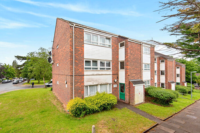 2 Bedroom Flat For Sale In Rogers Walk, London, N12