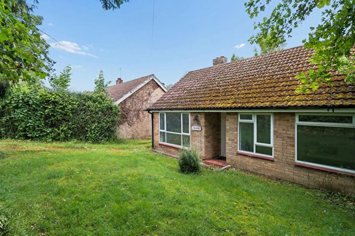 3 Bedroom Property For Sale In Chiltern Road, Ballinger, HP16