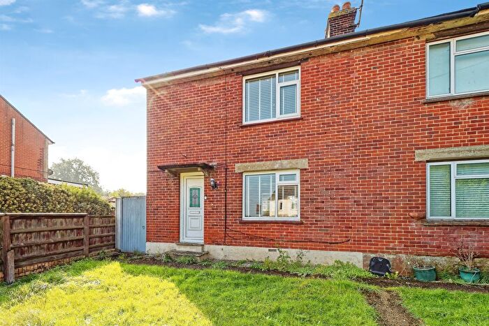 3 Bedroom Semi-Detached House For Sale In Shalmsford Street, Chartham, Canterbury, CT4
