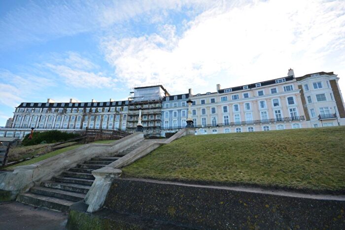 2 Bedroom Flat For Sale In Royal Crescent, Margate, CT9