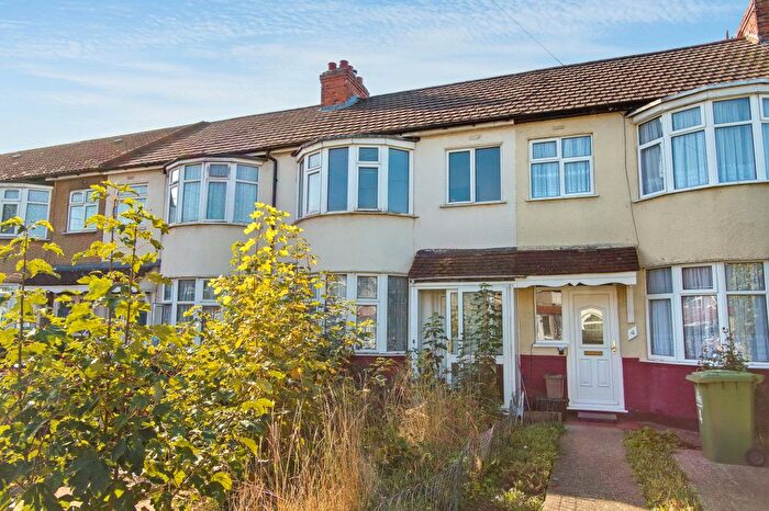 3 Bedroom Terraced House For Sale In Cedar Avenue, Cheshunt, Waltham Cross, EN8