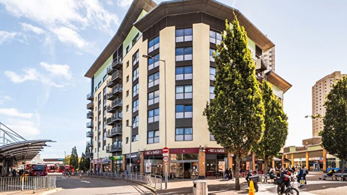 2 Bedroom Flat For Sale In Geary Court, The Concourse, Edmonton, N9