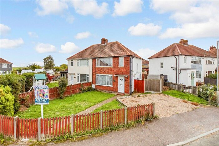 3 Bedroom Semi-Detached House For Sale In Sheldon Close, Aylesham, Canterbury, Kent, CT3