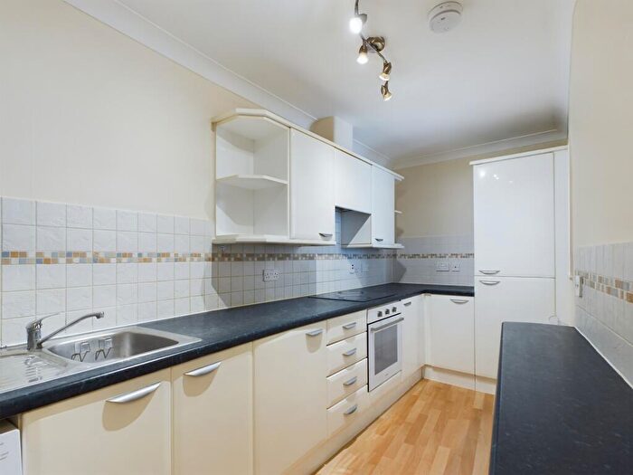2 Bedroom Flat To Rent In Crown Heights, Alencon Link, Basingstoke, RG21