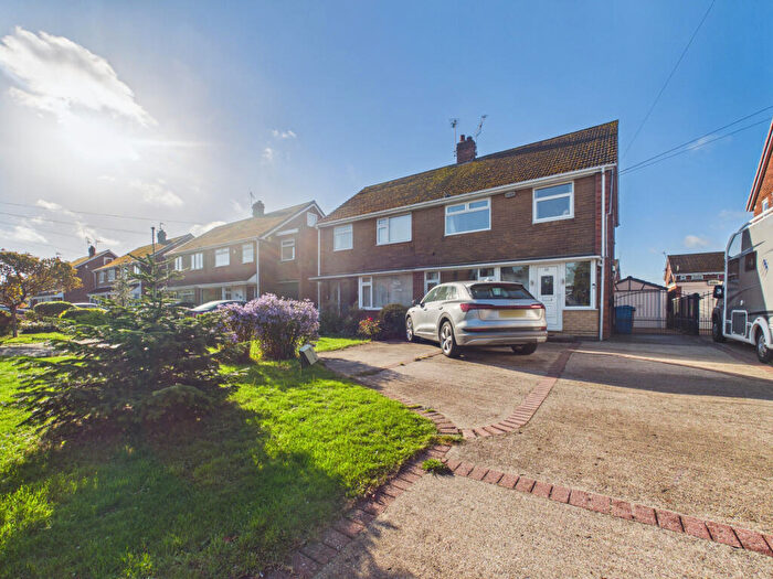 3 Bedroom Semi-Detached House For Sale In Tweendykes Road, Hull, HU7