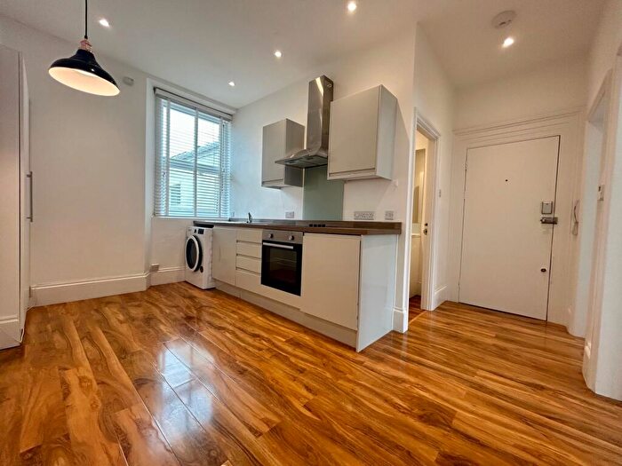 1 Bedroom Flat To Rent In Benbow Street, PL2