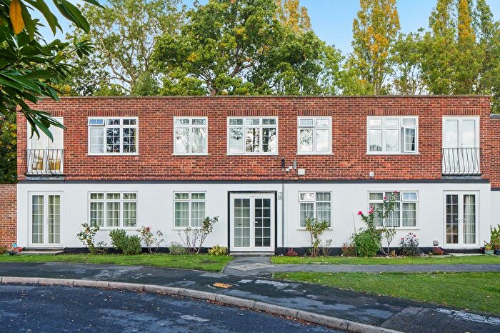 2 Bedroom Flat For Sale In Freshmount Gardens, Epsom, Surrey., KT19