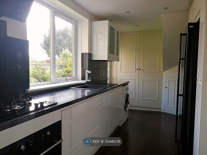 3 Bedroom Flat To Rent In Hammersmith Road, Aberdeen, AB10
