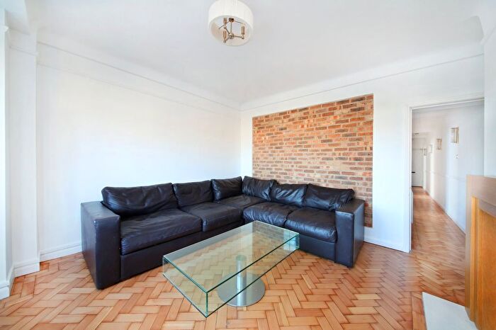 2 Bedroom Flat To Rent In Macaulay Court, Macaulay Road, SW4