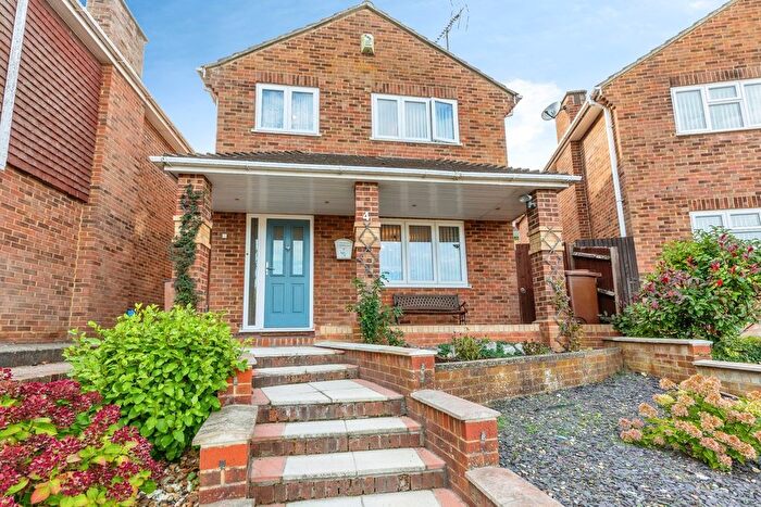 3 Bedroom Detached House For Sale In Cedar Grove, Hempstead, Gillingham, Kent, ME7