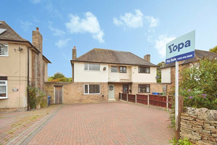 3 Bedroom Semi-Detached House For Sale In Walton Road, Chesterfield, S40