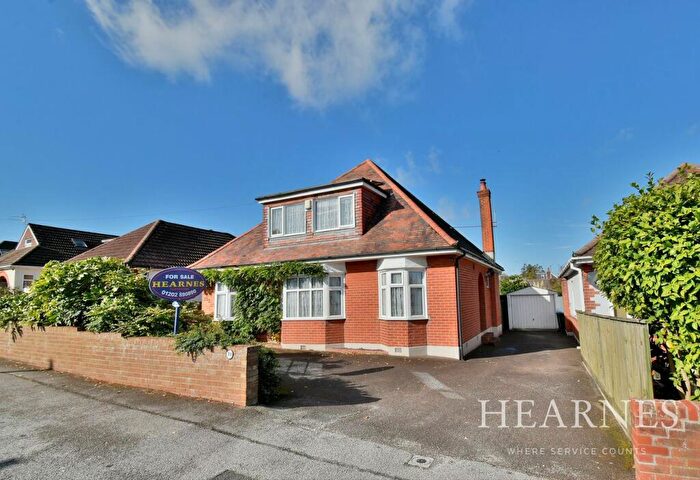5 Bedroom Detached Bungalow For Sale In Glamis Avenue, Bournemouth, BH10