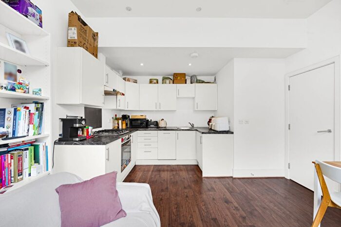 1 Bedroom Flat For Sale In Bernhard Baron House, Henriques Street, Whitechapel, London, E1