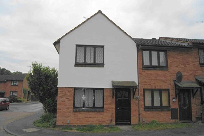 3 Bedroom End Of Terrace House To Rent In Hunters Oak, Hemel Hempstead, Hertfordshire, HP2