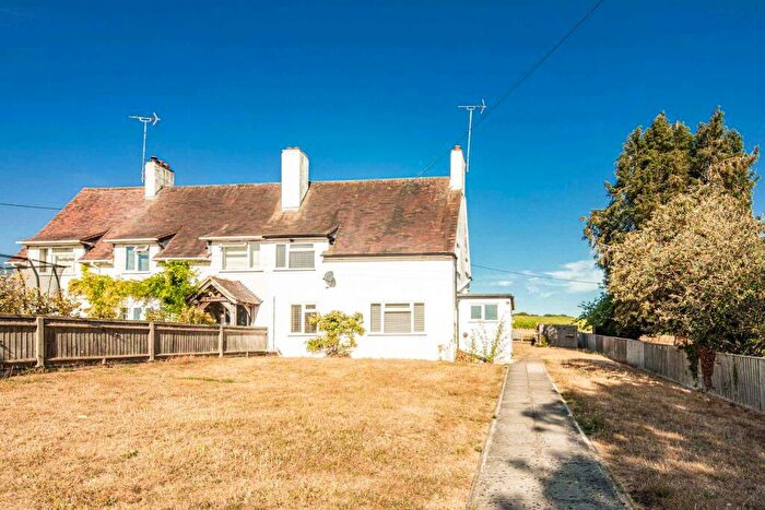 3 Bedroom Semi-Detached House For Sale In Warnham Cottages, Compton, RG20