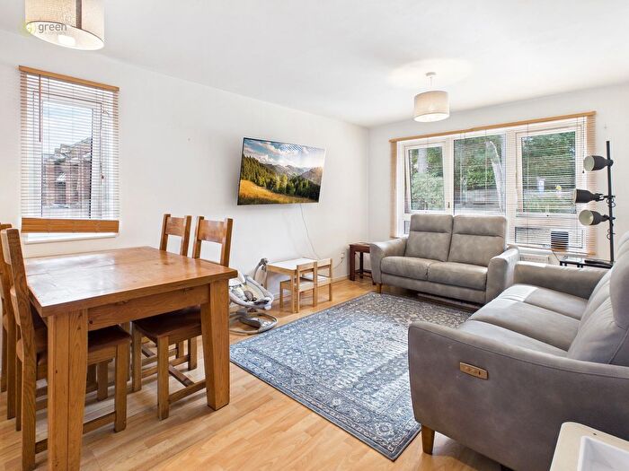 2 Bedroom Flat For Sale In Woodfield Close, Four Oaks, Sutton Coldfield, B74